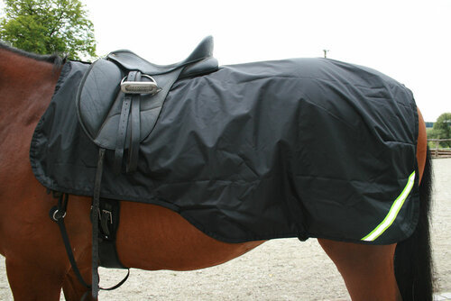 Infrarot-Regen-Reitdecke mit Sattelausschnitt - wasserdicht atmungsaktiv -145 cm